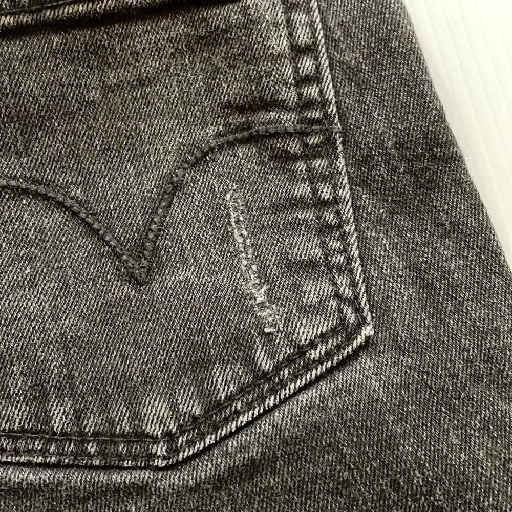Levi’s boyfriend jean, black distressed, girls size 10